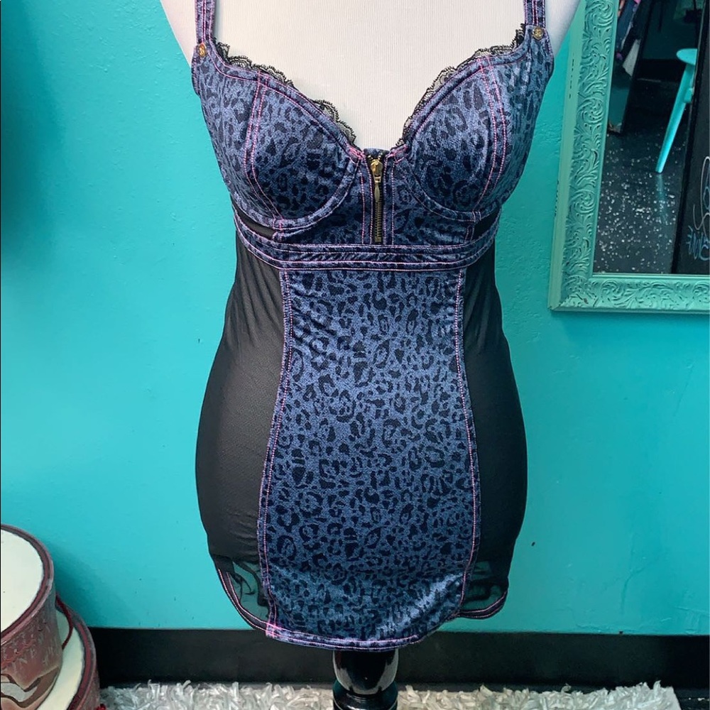 Lingerie - Picture 2 of 3